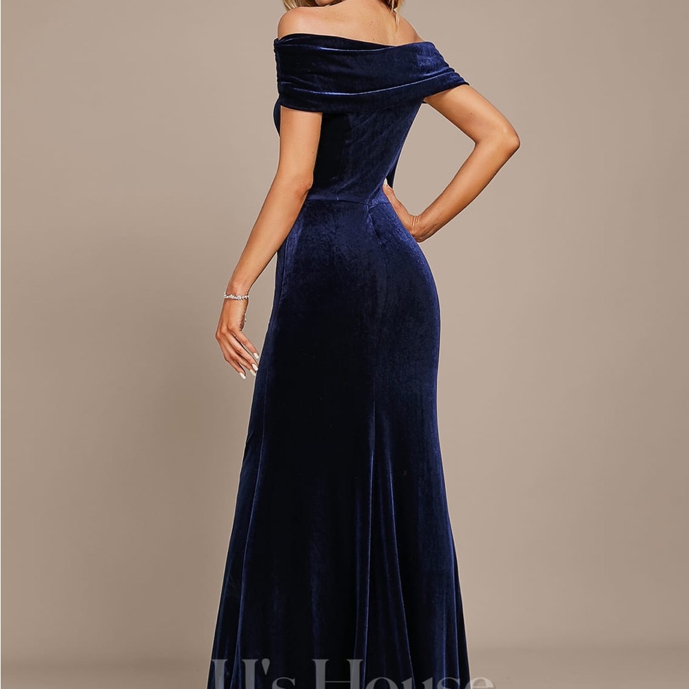 J J’s House NEWSheath/Column Off Shoulder Floor-Length Velvet Dress Dark Navy 6 - Picture 5 of 12